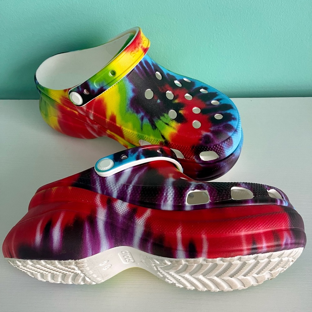 Crocs Classic Bae Tie Dye Rainbow Clogs Platform Multicolor Women's 8